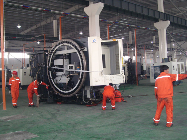 大型風(fēng)力發(fā)電設(shè)備搬運(yùn)采用搬運(yùn)車完成